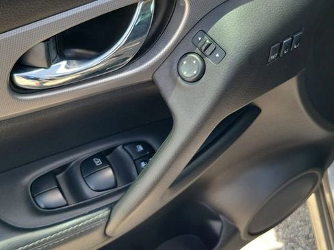 Used 2020 Nissan Rogue Sport SL w/ Premium Package FWD image 17