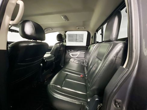 Used 2017 Nissan Titan SV RWD image 29