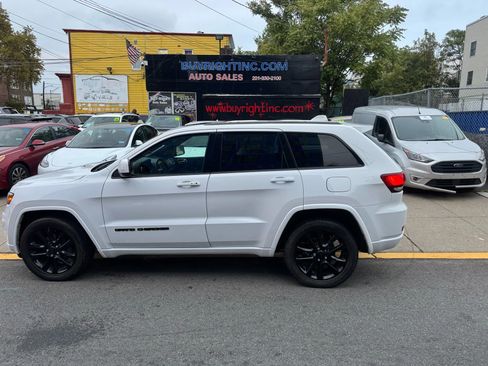 Used 2020 Jeep Grand Cherokee Altitude image 9