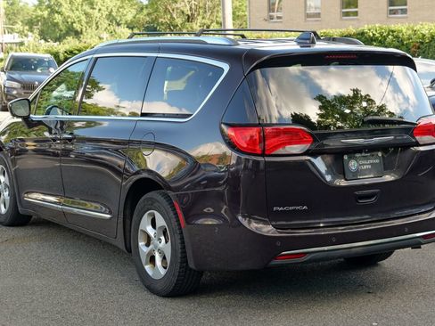 Used 2017 Chrysler Pacifica Touring-L Plus w/ Advanced Safetytec Group FWD image 5