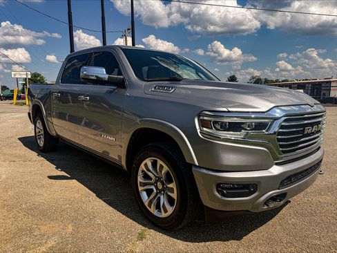 Used 2022 RAM 1500 Limited AWD/4WD image 2