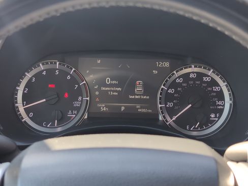 Used 2023 Toyota Highlander XLE image 21