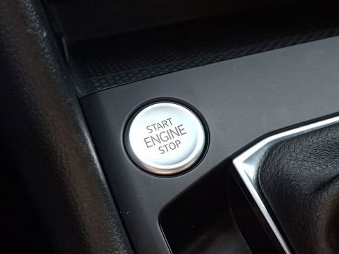 Certified 2022 Volkswagen Taos SE FWD image 23