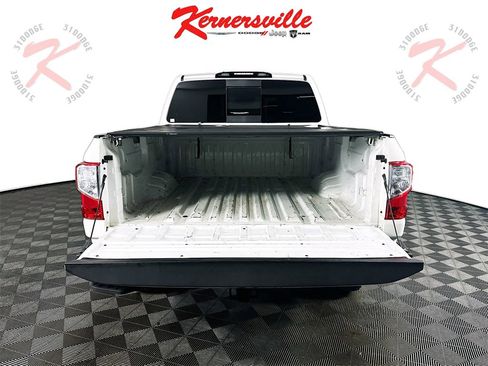 Used 2021 Nissan Titan SV w/ SV Convenience Package image 30