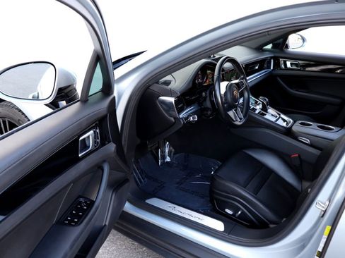 Used 2019 Porsche Panamera 4 image 2