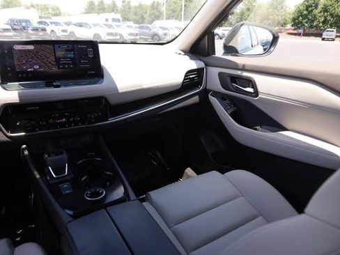 Certified 2025 Nissan Rogue SL w/ SL Premium Package AWD/4WD image 27