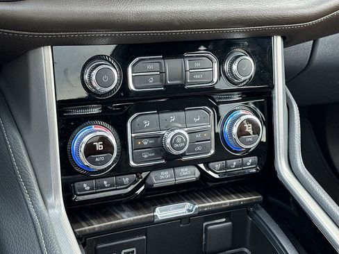 Used 2021 GMC Yukon Denali w/ Denali Premium Package image 22