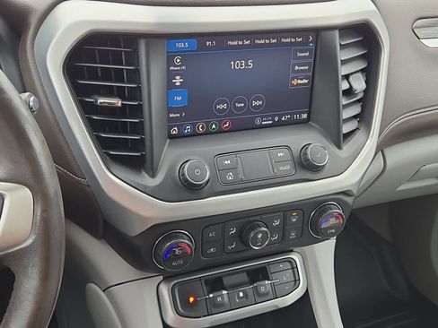 Used 2021 GMC Acadia SLT image 17