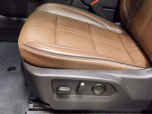 Used 2025 Chevrolet Suburban High Country AWD/4WD image 44