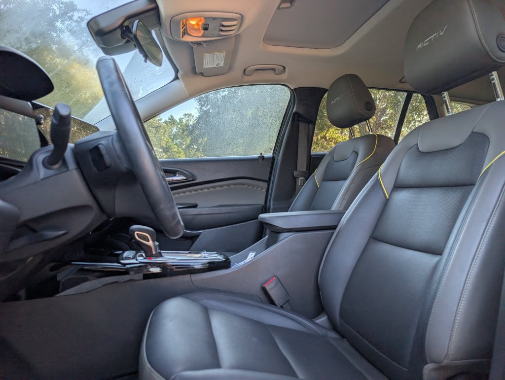Used 2025 Chevrolet Trax ACTIV w/ Sunroof Package FWD image 17