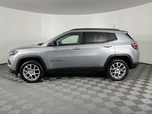 Used 2022 Jeep Compass Latitude AWD/4WD image 5