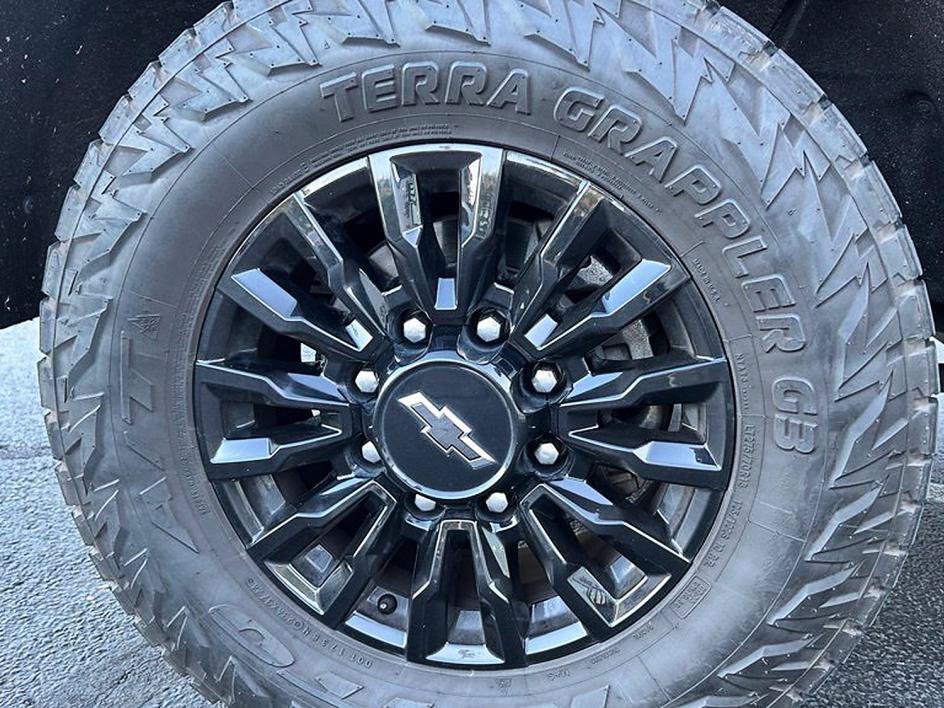 Used 2022 Chevrolet Silverado 2500 LT w/ Convenience Package AWD/4WD image 4