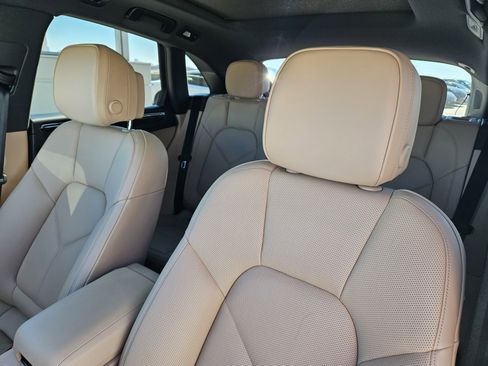 Certified 2026 Porsche Macan image 6