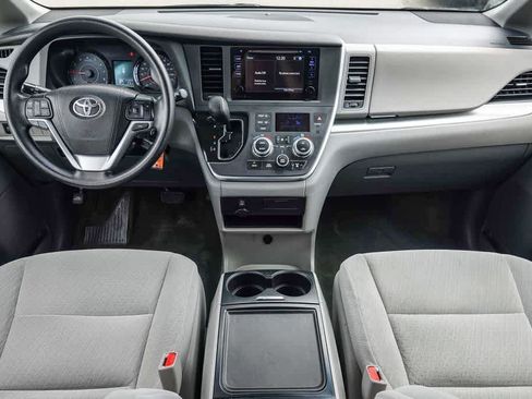 Used 2015 Toyota Sienna LE FWD image 11