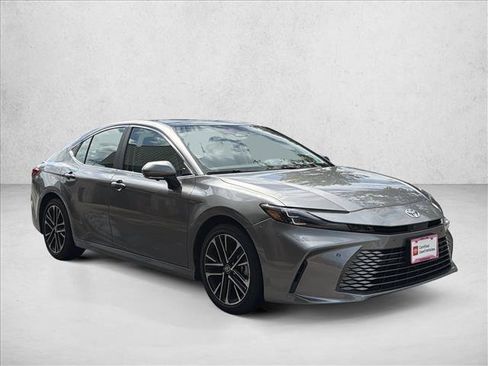 Used 2025 Toyota Camry XLE w/ Premium Plus Package FWD image 3
