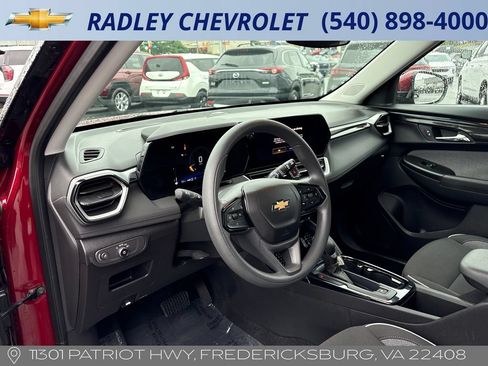 Certified 2025 Chevrolet TrailBlazer LT w/ Driver Confidence Package AWD/4WD image 4