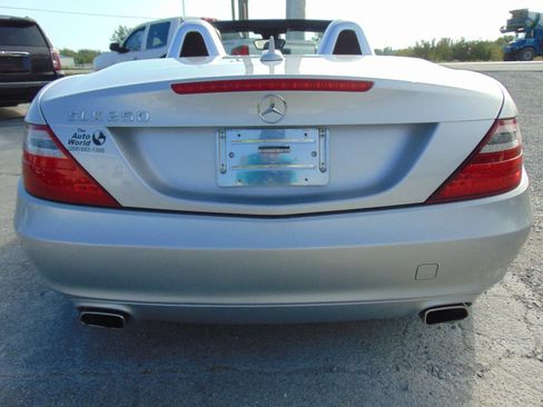 Used 2013 Mercedes-Benz SLK 250 image 7