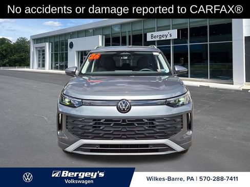 Certified 2026 Volkswagen Tiguan SE AWD/4WD image 2