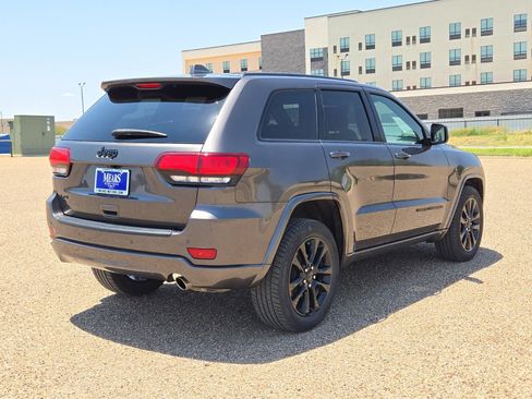 Used 2019 Jeep Grand Cherokee Altitude AWD/4WD image 5