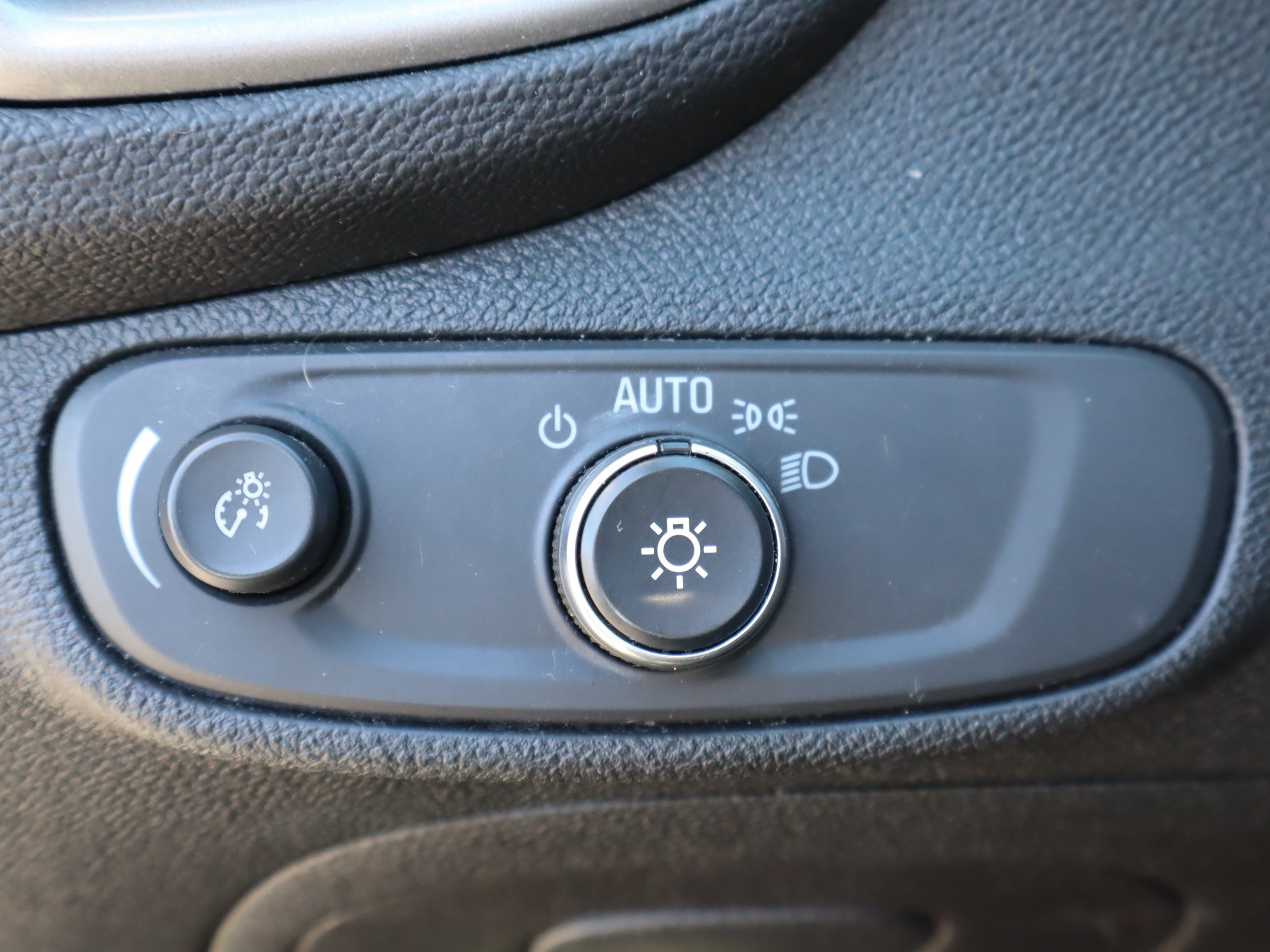Used 2018 Chevrolet Trax LS FWD image 18