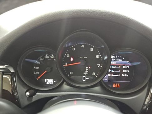 Used 2021 Porsche Macan image 25