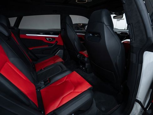 Used 2019 Lamborghini Urus image 32