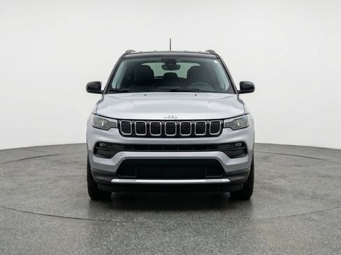 Used 2025 Jeep Compass Limited AWD/4WD image 2