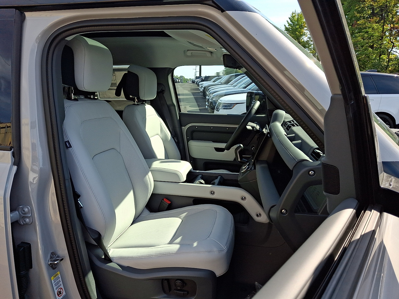 New 2026 Land Rover Defender 110 X-Dynamic SE AWD/4WD image 3