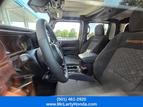 Used 2025 Jeep Gladiator Mojave w/ Convenience Group AWD/4WD image 11