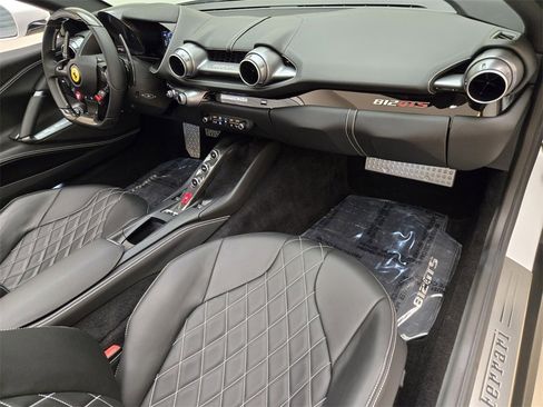 Used 2022 Ferrari 812 GTS image 25