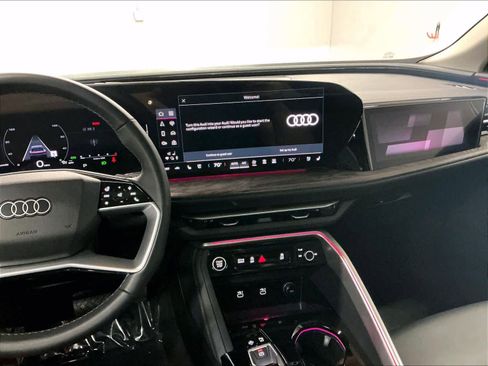 Certified 2025 Audi Q5 Prestige image 9