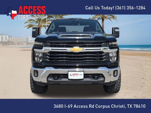 Used 2024 Chevrolet Silverado 2500 LT AWD/4WD image 3