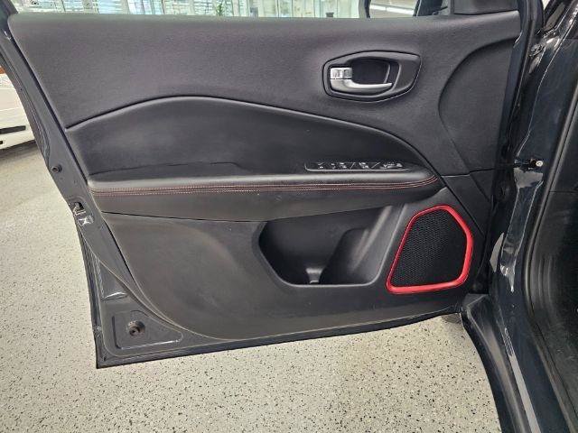 Used 2018 Jeep Compass Trailhawk w/ Cold Weather Group AWD/4WD image 26