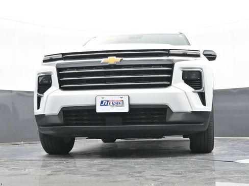 Used 2025 Chevrolet Traverse LT w/ Driver Confidence Package AWD/4WD image 56