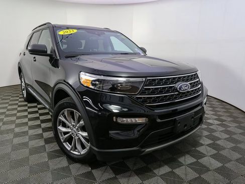 Used 2023 Ford Explorer XLT w/ Equipment Group 202A image 3
