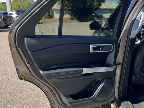 Used 2021 Ford Explorer XLT w/ Equipment Group 202A AWD/4WD image 13