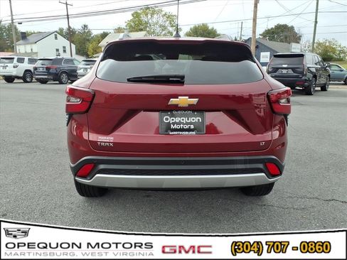 Used 2024 Chevrolet Trax LT w/ Driver Confidence Package image 5