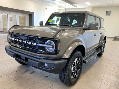 New 2025 Ford Bronco Outer Banks image 4