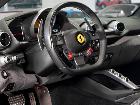 Used 2018 Ferrari 812 Superfast RWD image 15