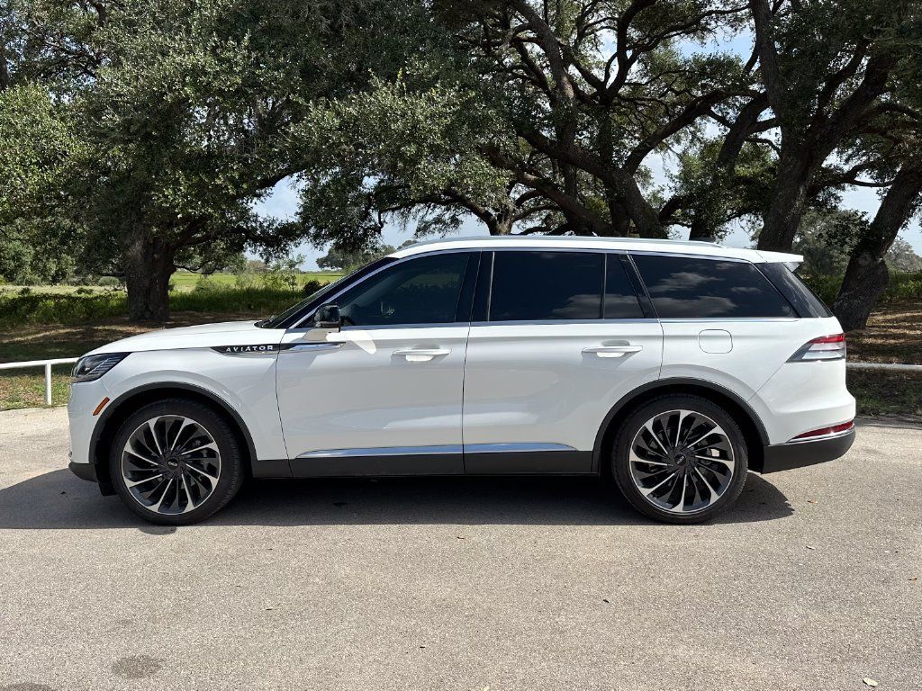 Used 2025 Lincoln Aviator Reserve w/ Illumination Package RWD image 8