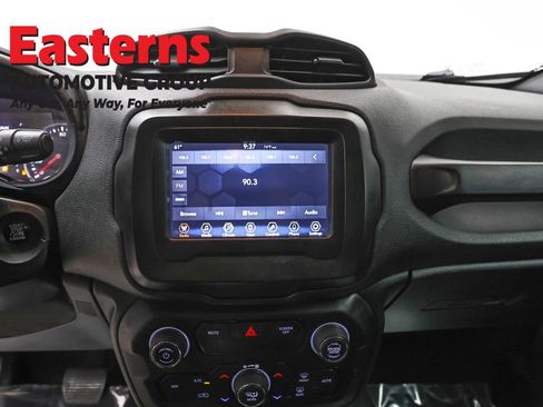 Used 2018 Jeep Renegade Altitude AWD/4WD image 12