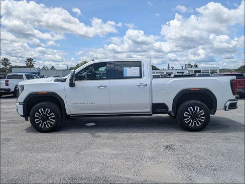 Used 2024 GMC Sierra 2500 Denali Ultimate AWD/4WD image 4