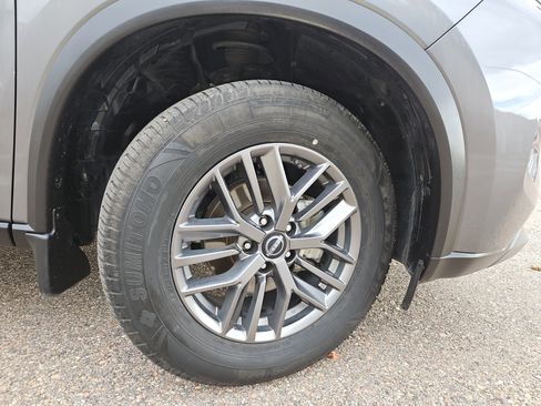 Used 2023 Nissan Rogue S image 22