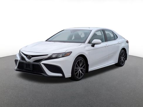 Used 2024 Toyota Camry SE FWD image 5