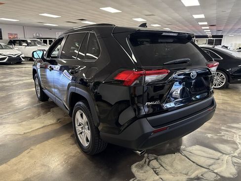 Used 2020 Toyota RAV4 XLE AWD/4WD image 5