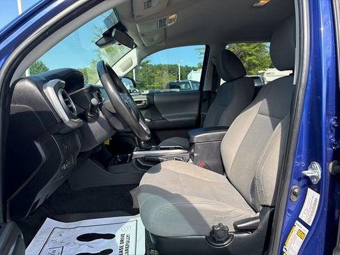 Used 2022 Toyota Tacoma SR5 RWD image 12