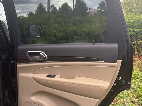 Used 2014 Jeep Grand Cherokee Limited w/ Luxury Group II AWD/4WD image 24