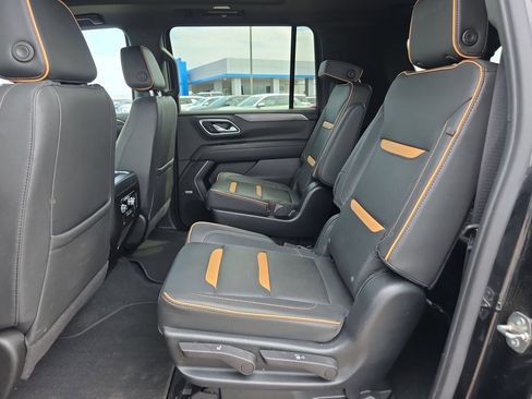 Used 2023 GMC Yukon XL AT4 w/ AT4 Premium Package AWD/4WD image 12