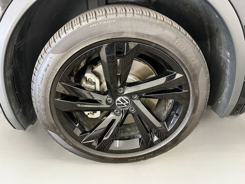 Used 2023 Volkswagen Tiguan SE R-Line AWD/4WD image 36