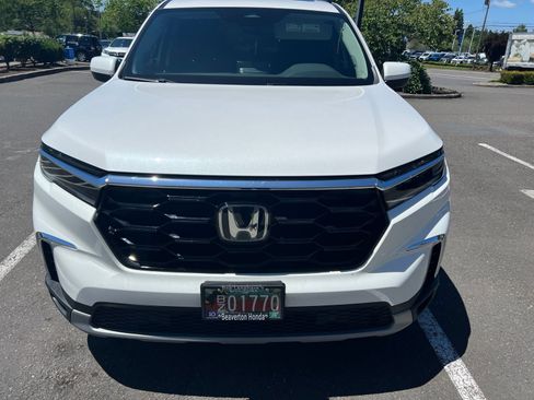 Used 2023 Honda Pilot Touring image 2